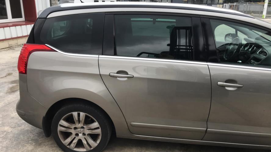 Image Siege central arriere - PEUGEOT 5008 1
