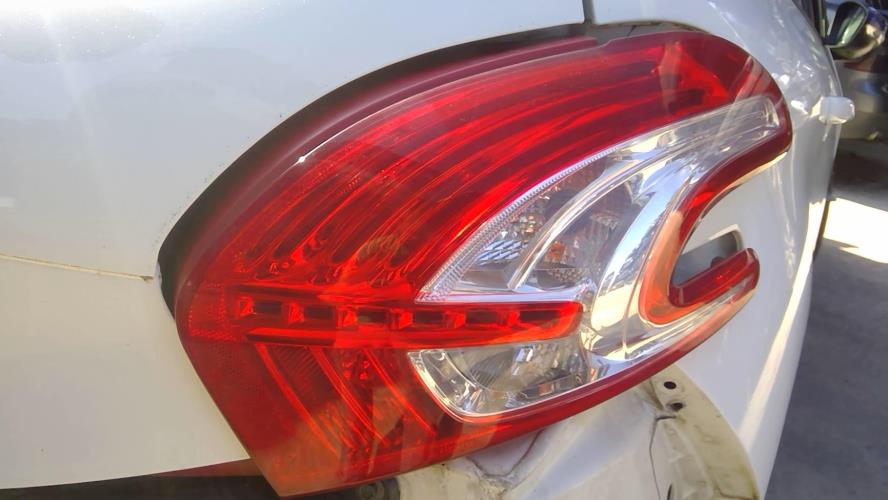 Image Feu arriere principal droit (feux) - PEUGEOT 208 1