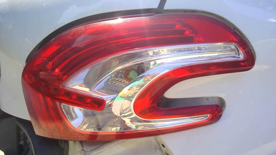 Image Feu arriere principal droit (feux) - PEUGEOT 208 1