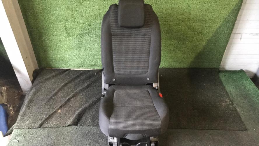 Image Siege central arriere - PEUGEOT 5008 1