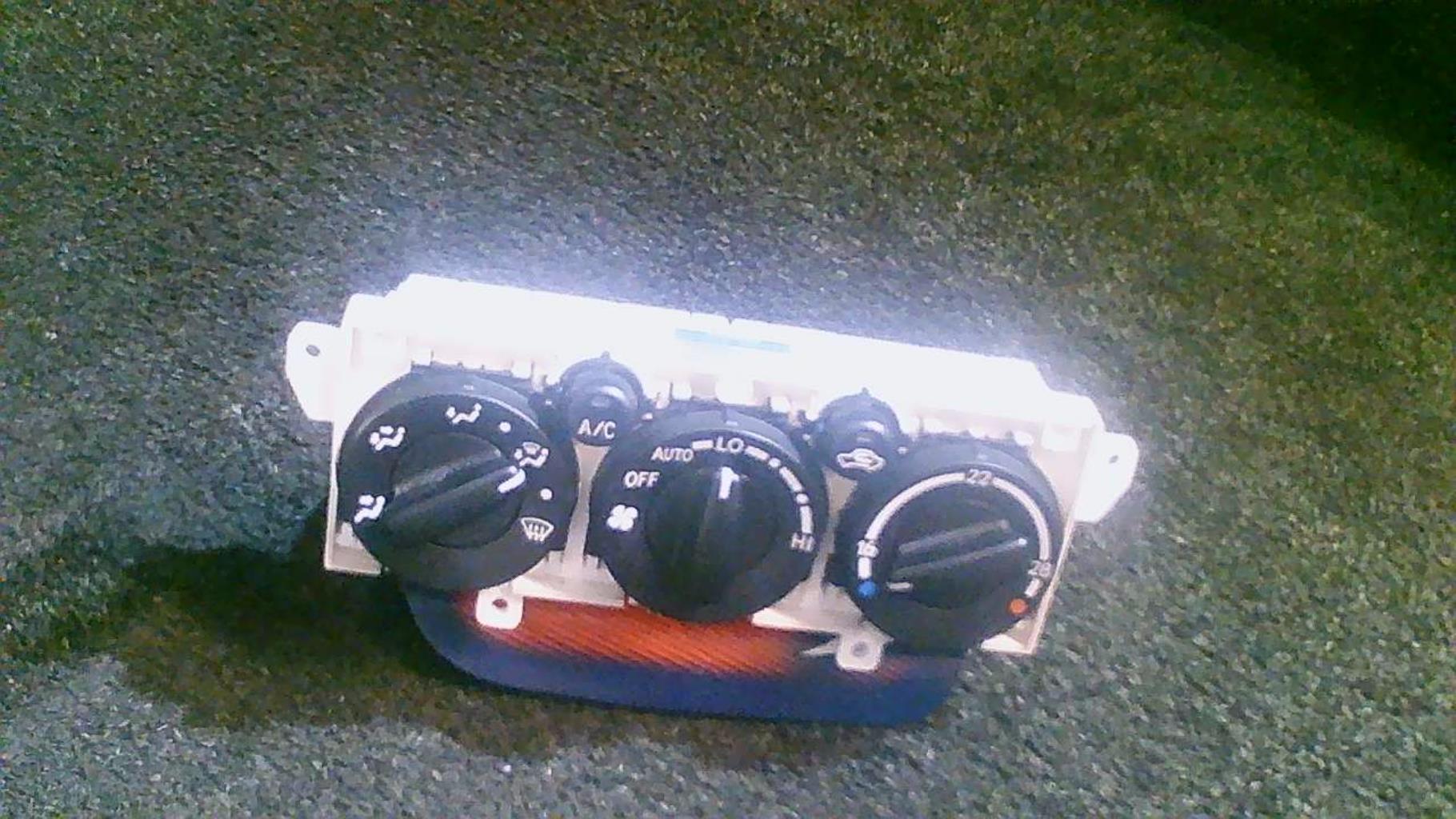 Commande chauffage TOYOTA AVENSIS 1 PHASE 2 BREAK Diesel - 1