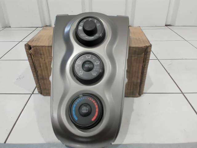 Commande chauffage TOYOTA YARIS 2 PHASE 2 Essence - 1
