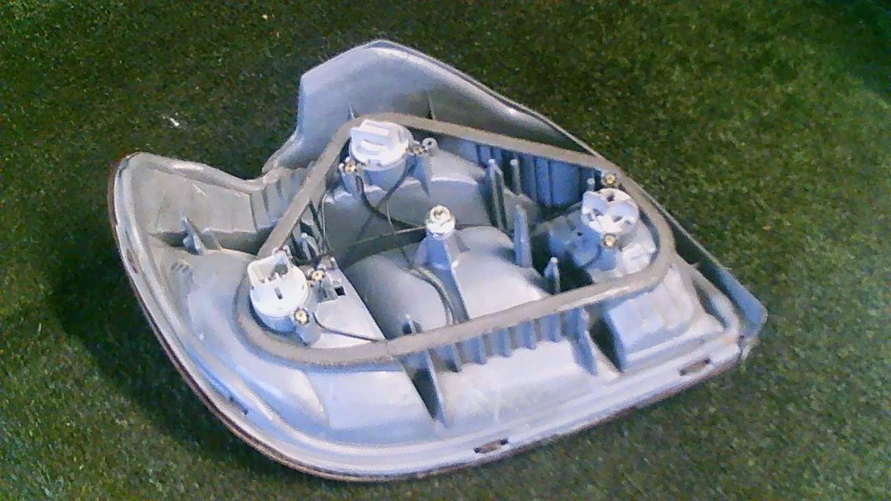 Fanale posteriore principale destro (luci) TOYOTA YARIS 1 PHASE 1 Diésel - 1