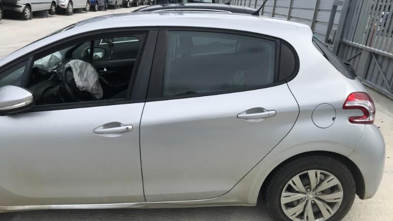 Image PEUGEOT 208 1
