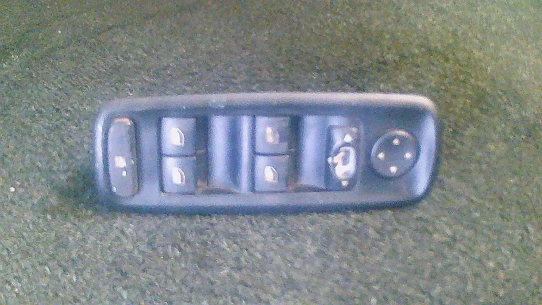 Interrupteur de leve vitre CITROEN C8 Diesel - 1