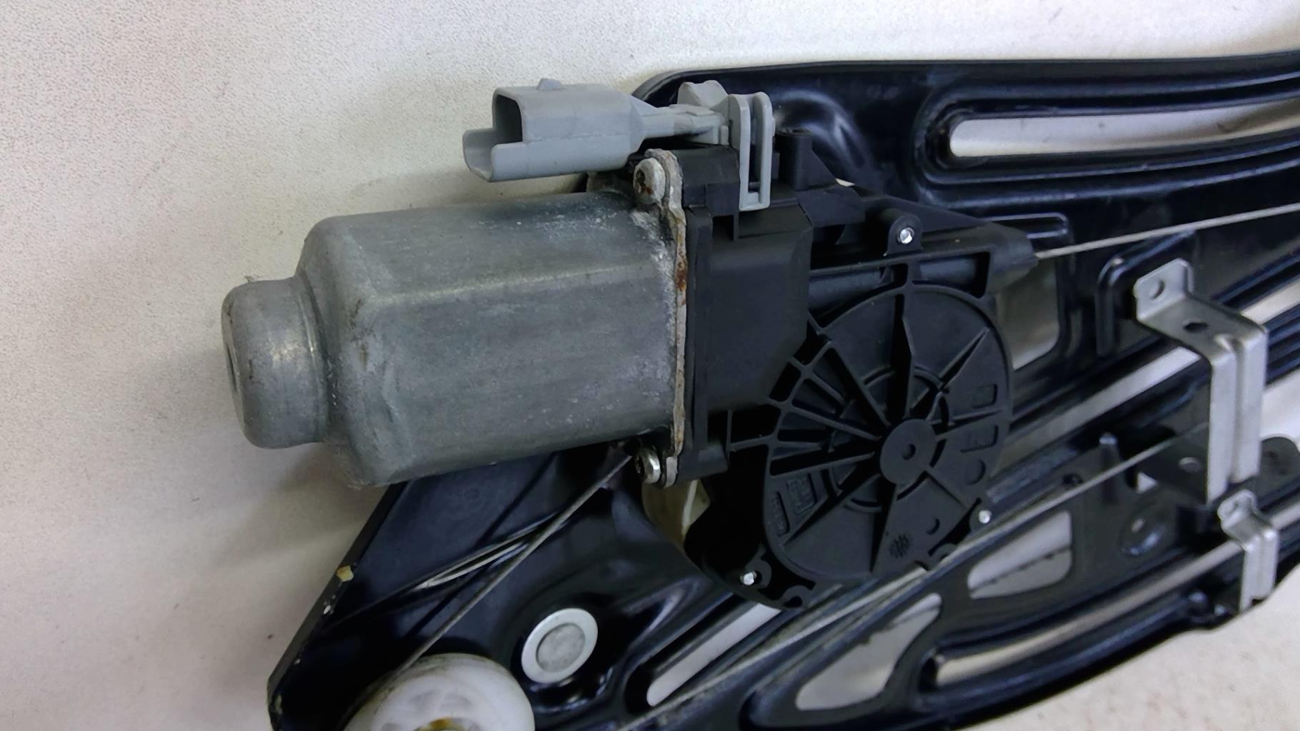 Alzacristalli elettrico posteriore destro PEUGEOT 207 PHASE 2 CABRIOLET Gasolina - 1