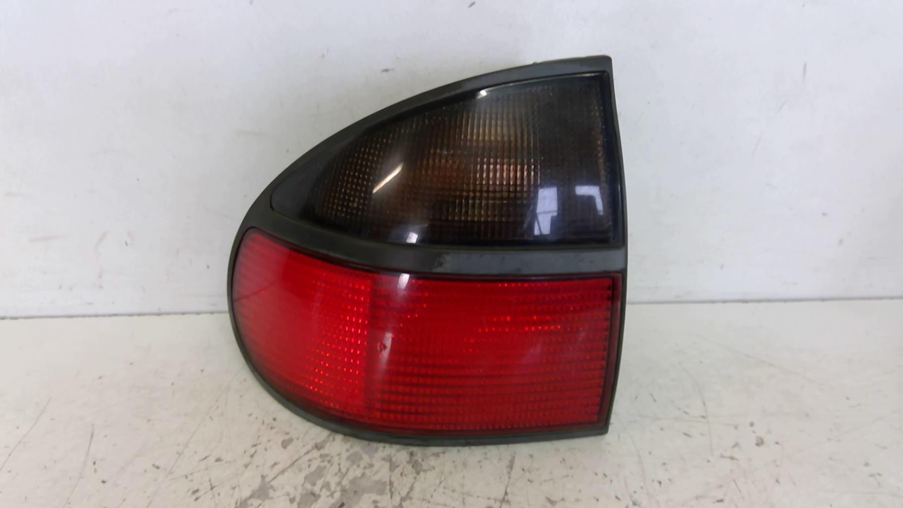 Fanale posteriore principale sinistro (luci) RENAULT LAGUNA 1 PHASE 1 Diésel - 1