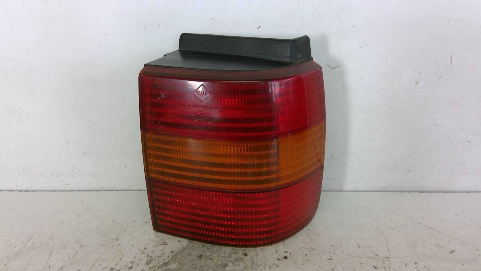 Fanale posteriore principale destro (luci) VOLKSWAGEN PASSAT 4 PHASE 1 BREAK Diésel - 1