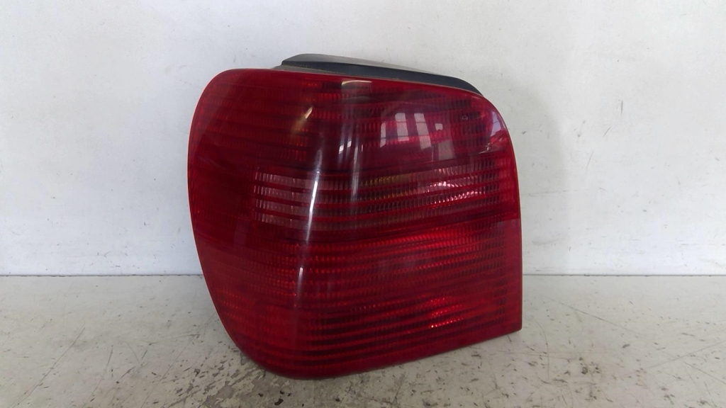 Fanale posteriore principale sinistro (luci) VOLKSWAGEN POLO 3 PHASE 2 Diésel - 1