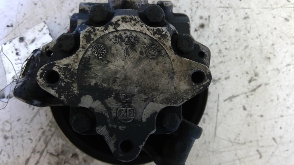 Pompe de direction MERCEDES VITO 638 Diesel - 1