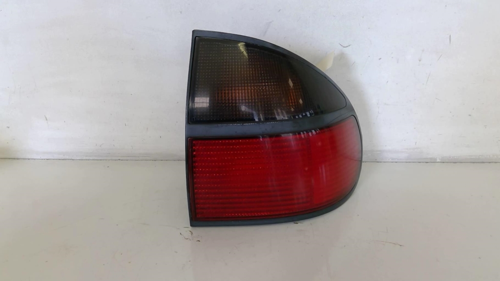 Fanale posteriore principale destro (luci) RENAULT LAGUNA 1 PHASE 1 Diésel - 1