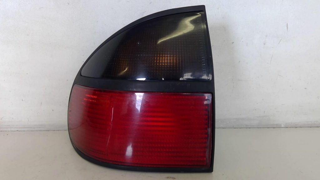 Fanale posteriore principale sinistro (luci) RENAULT LAGUNA 1 PHASE 1 Diésel - 1