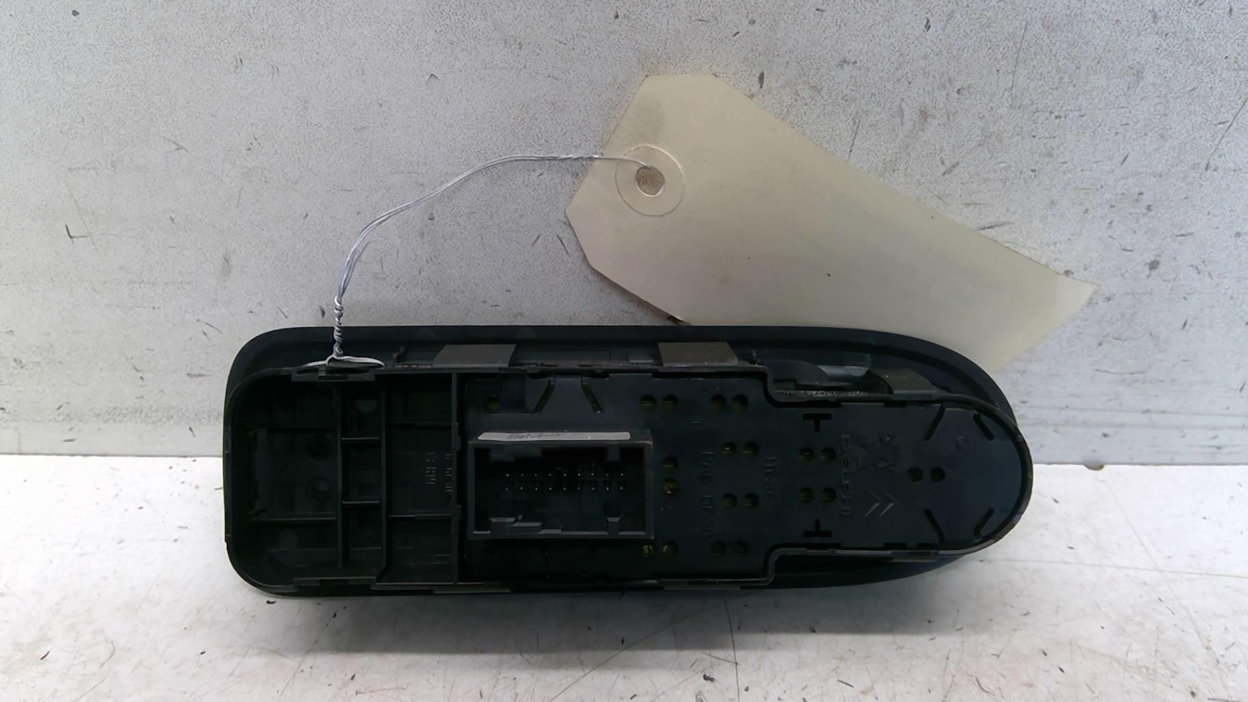 Interruttore lavacristalli anteriore sinistro PEUGEOT 308 1 PHASE 1 Gasolina - 1