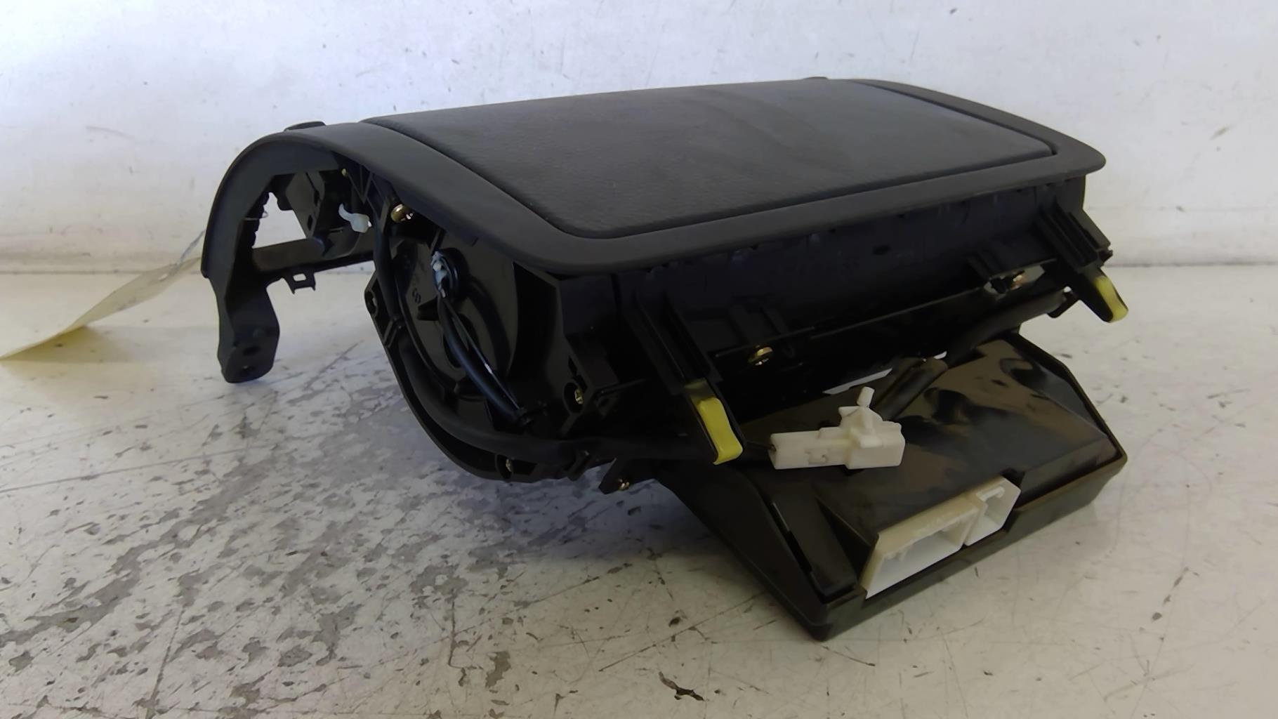 Ecran GPS TOYOTA AVENSIS 2 PHASE 1 Diesel - 1
