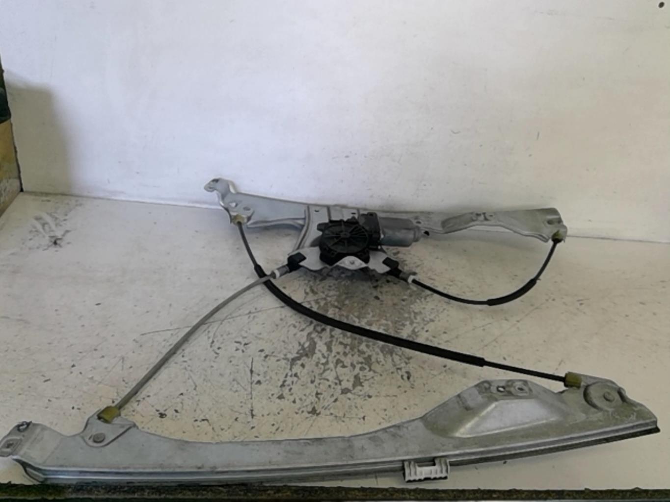 Leve vitre electrique avant gauche RENAULT CLIO 3 PHASE 2 Diesel - 1
