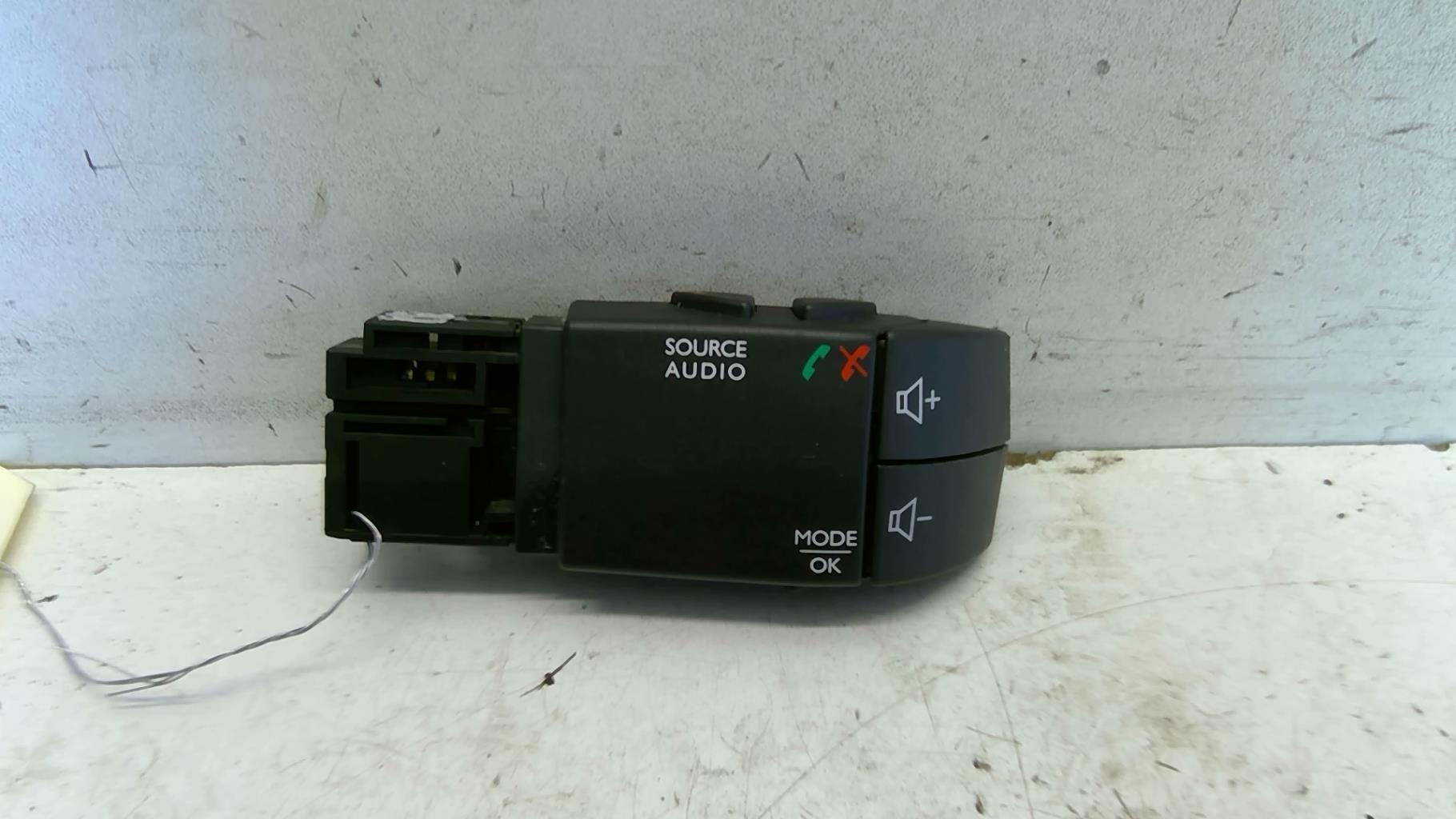 Commande autoradio RENAULT CLIO 4 PHASE 1 Diesel - 1