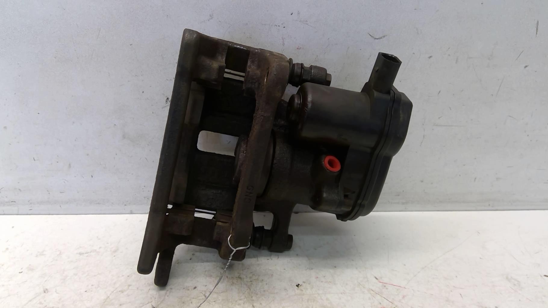 Pinza freni posteriore sinistra AUDI A4 3 PHASE 1 Diésel - 1