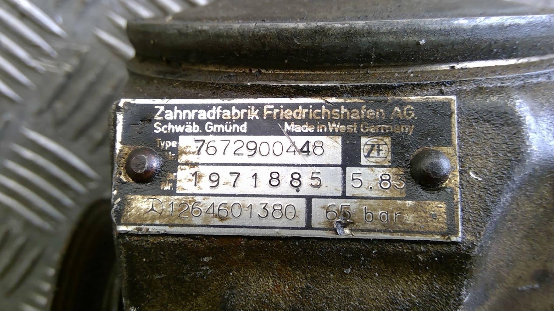 Pompe de direction MERCEDES 300 T123 BREAK Diesel - 1