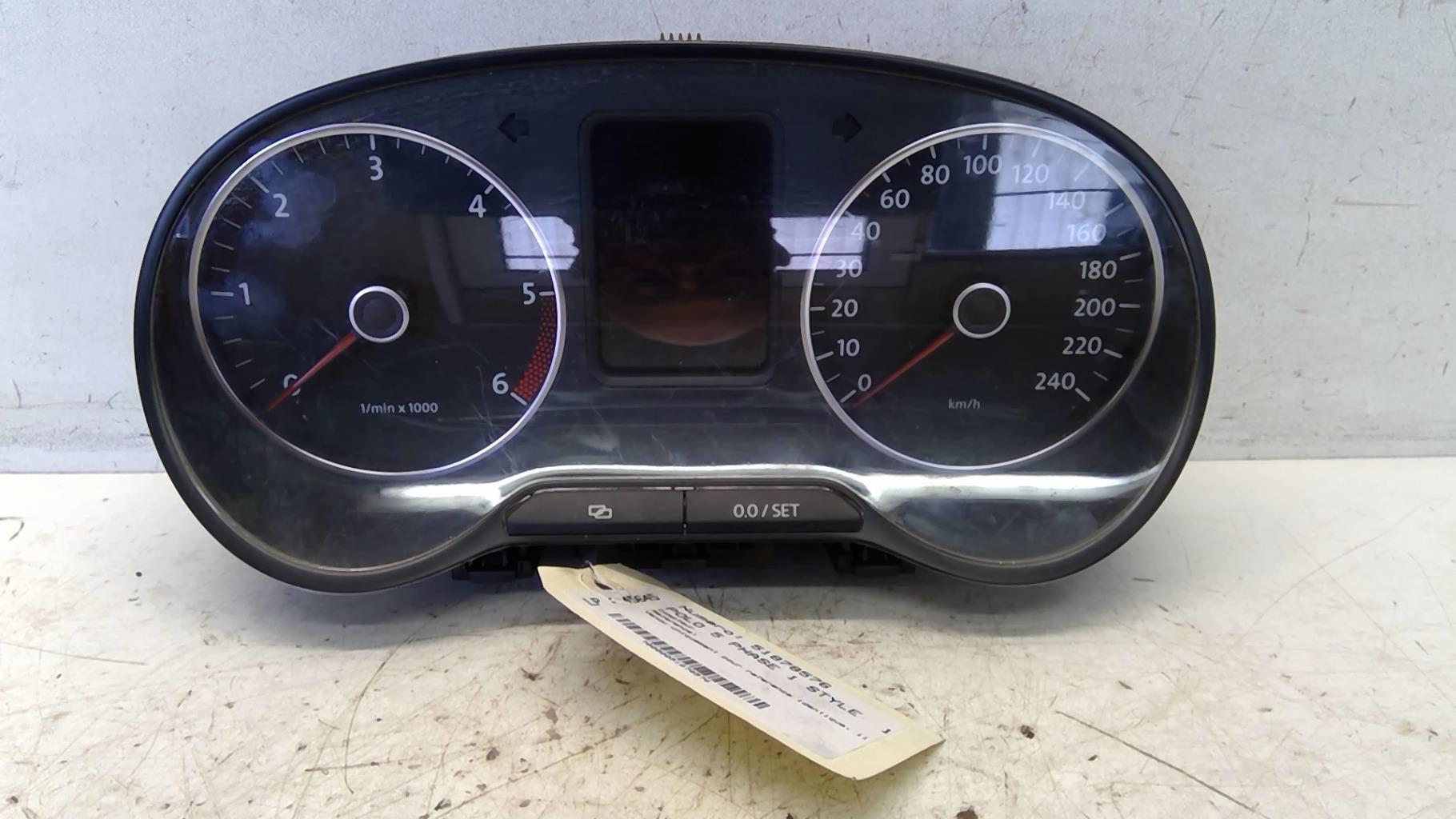 Compteur VOLKSWAGEN POLO 5 PHASE 1 Diesel - 1