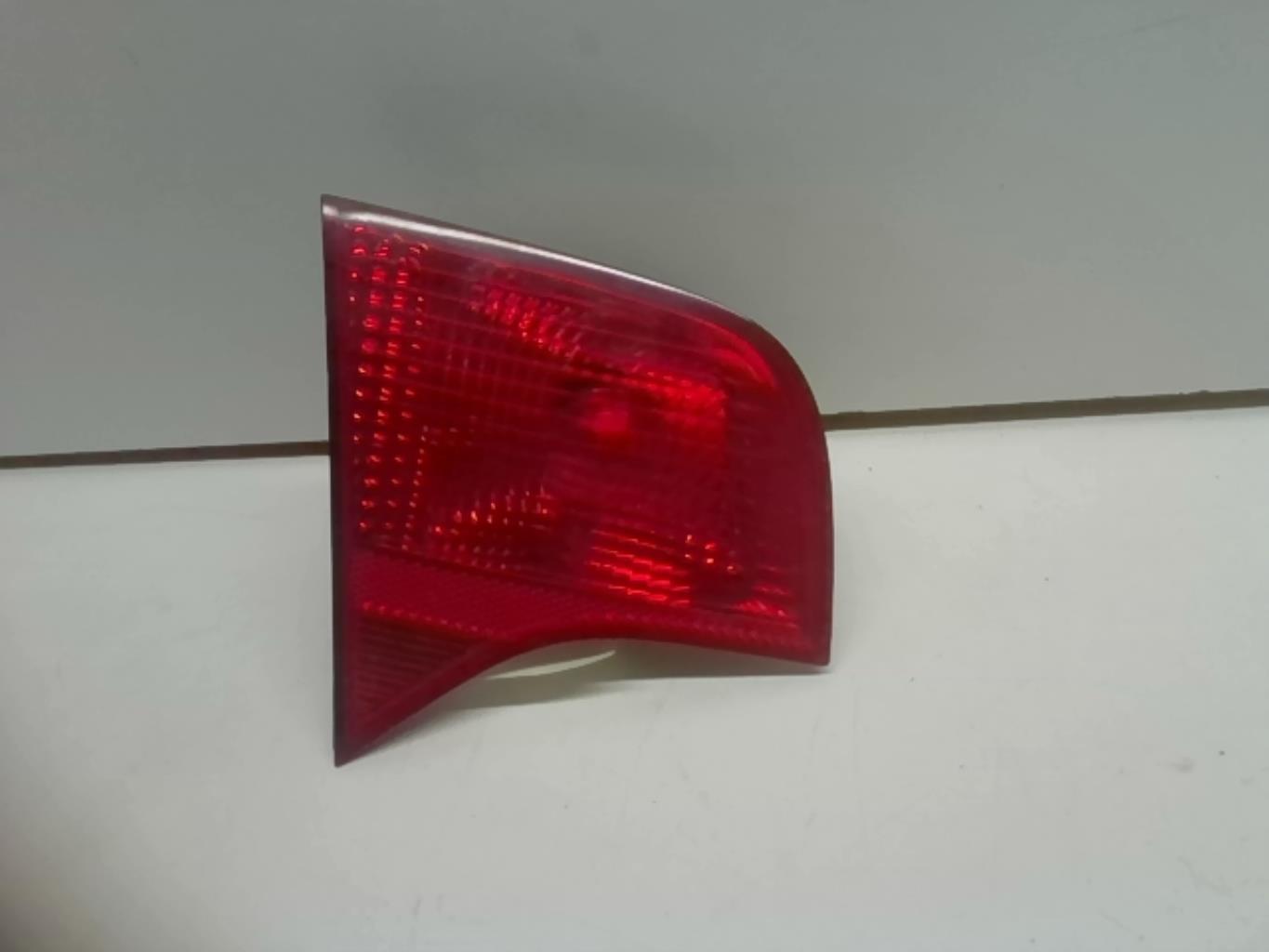 Feu arriere secondaire gauche (feux) AUDI A4 2 PHASE 2 Diesel - 1