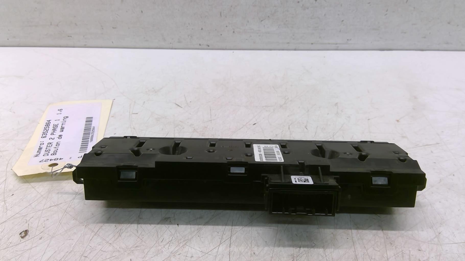 Bouton de warning DACIA DUSTER 2 PHASE 1 Essence - 1