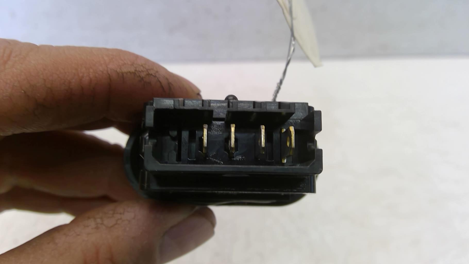 Commande degivrage lunette arriere DACIA SANDERO 1 Diesel - 1