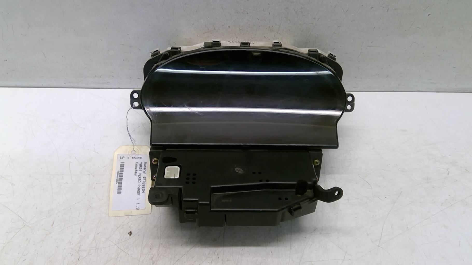 Compteur TOYOTA YARIS VERSO PHASE 1 Essence - 1