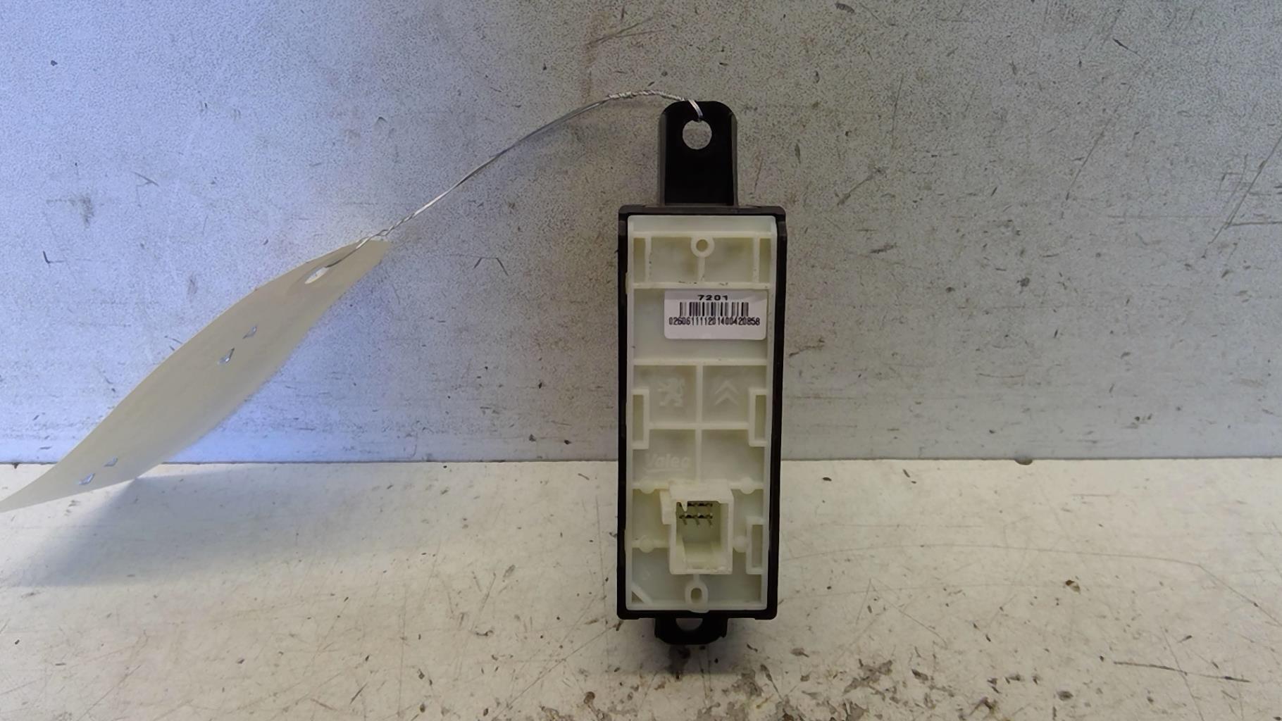 Commande autoradio PEUGEOT 208 1 PHASE 1 Diesel - 1