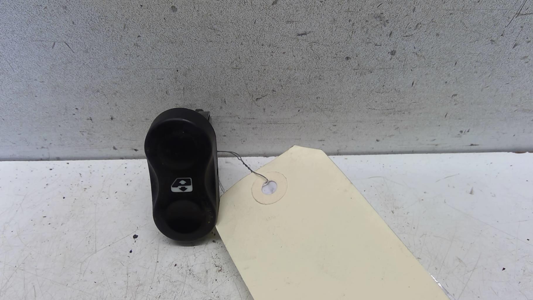 Interruttore lavacristalli anteriore destro DACIA SANDERO 1 Gasolina/GLP - 1