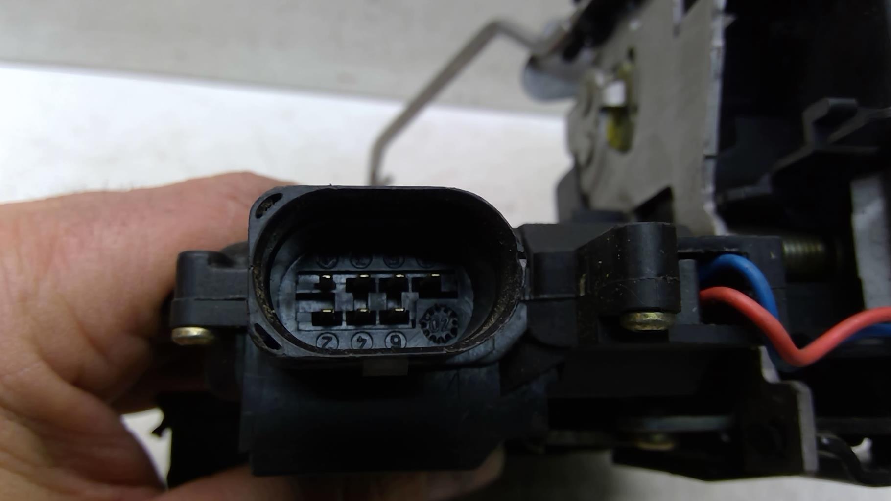 Serrure arriere gauche AUDI A4 2 AVANT PHASE 1 BREAK  - 1