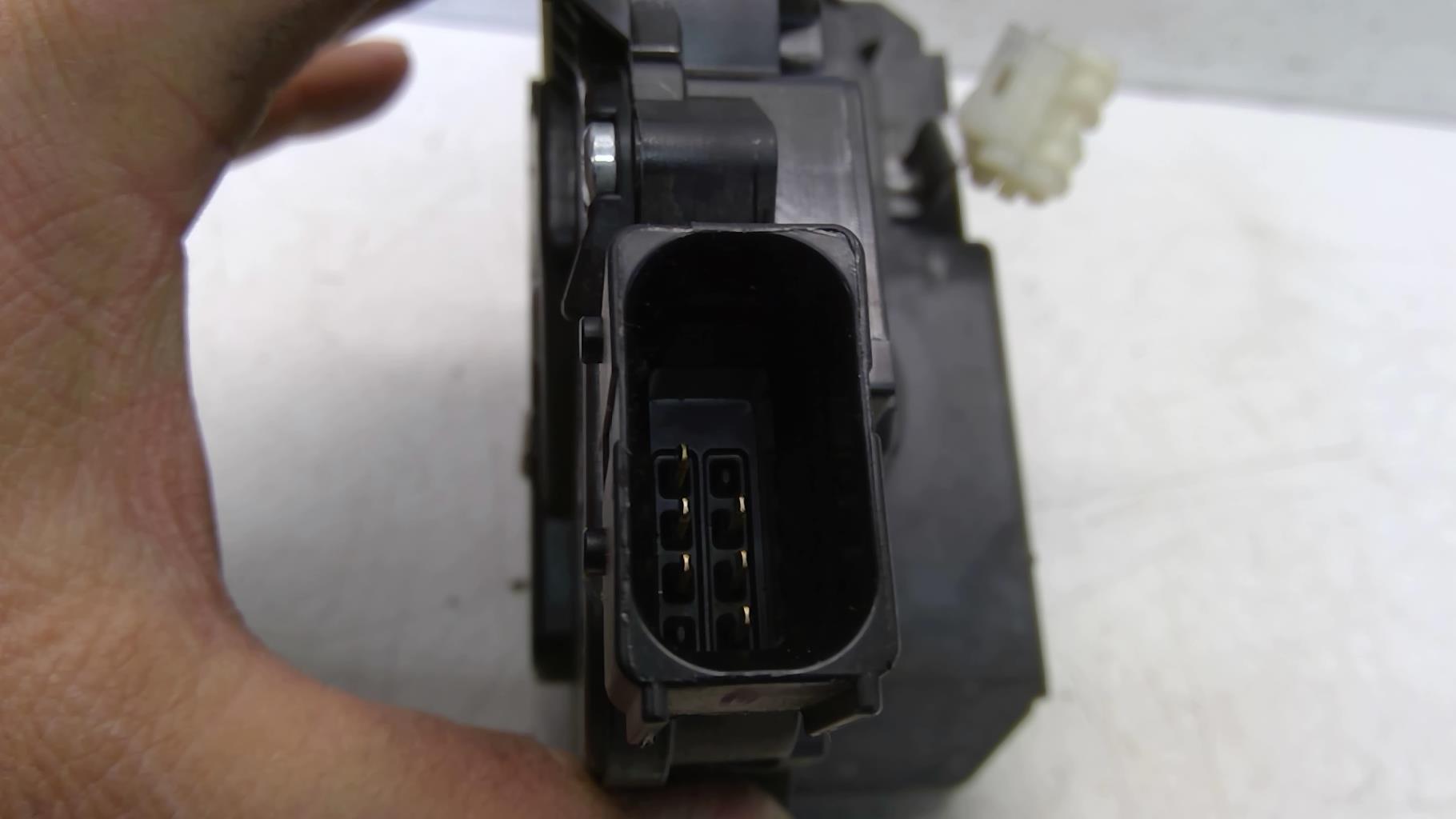 Serrure avant droit OPEL CORSA E Essence - 1