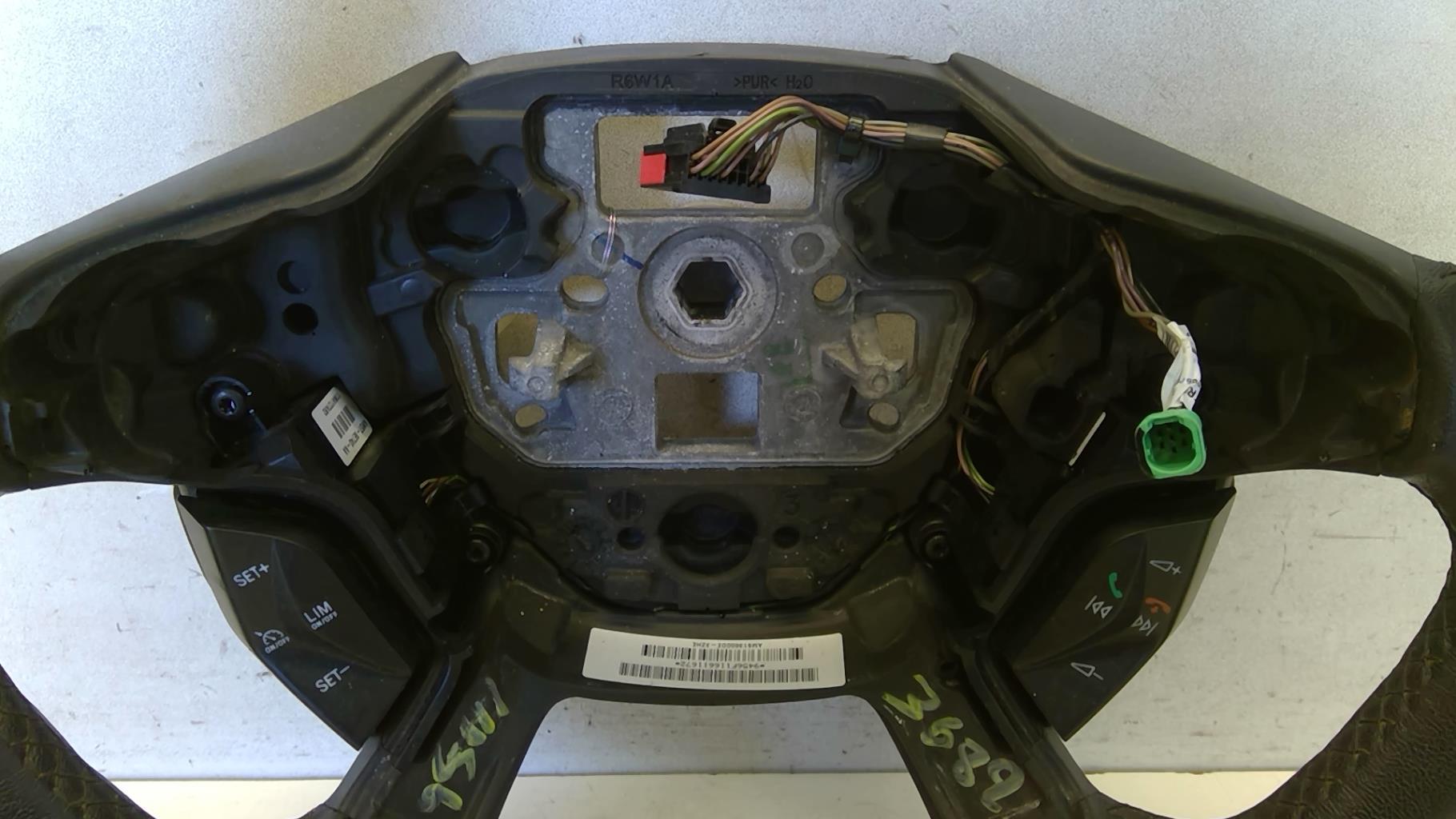 Volant FORD FOCUS 3 PHASE 1 BREAK Diesel - 1