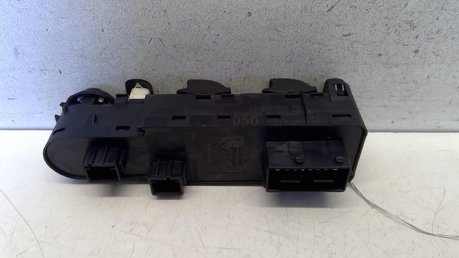 Interruttore lavacristalli anteriore sinistro CITROEN C4 2 PHASE 1 Diésel - 1
