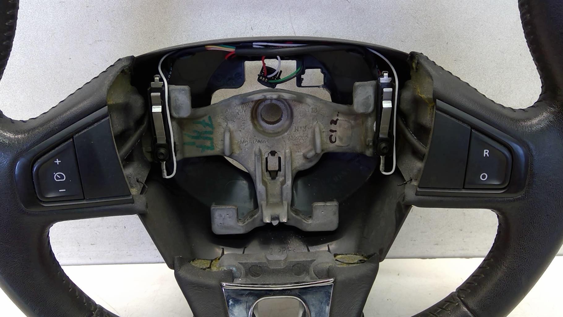 Volant RENAULT MEGANE 3 PHASE 2 Essence - 1