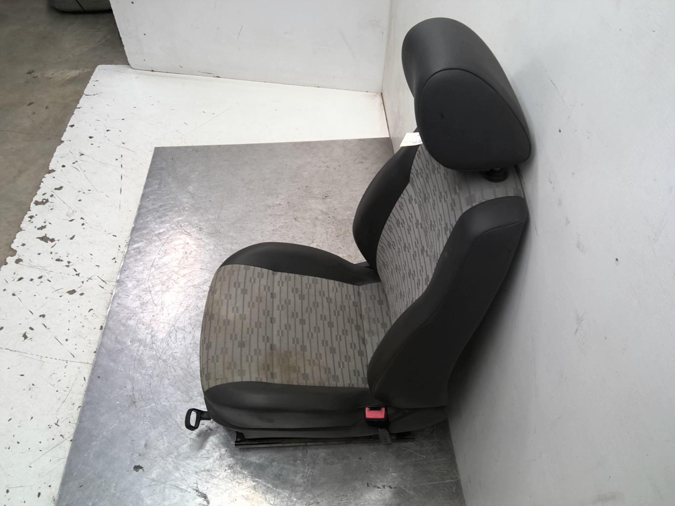 Siege avant droit VOLKSWAGEN CADDY 3 PHASE 2 Diesel - 1