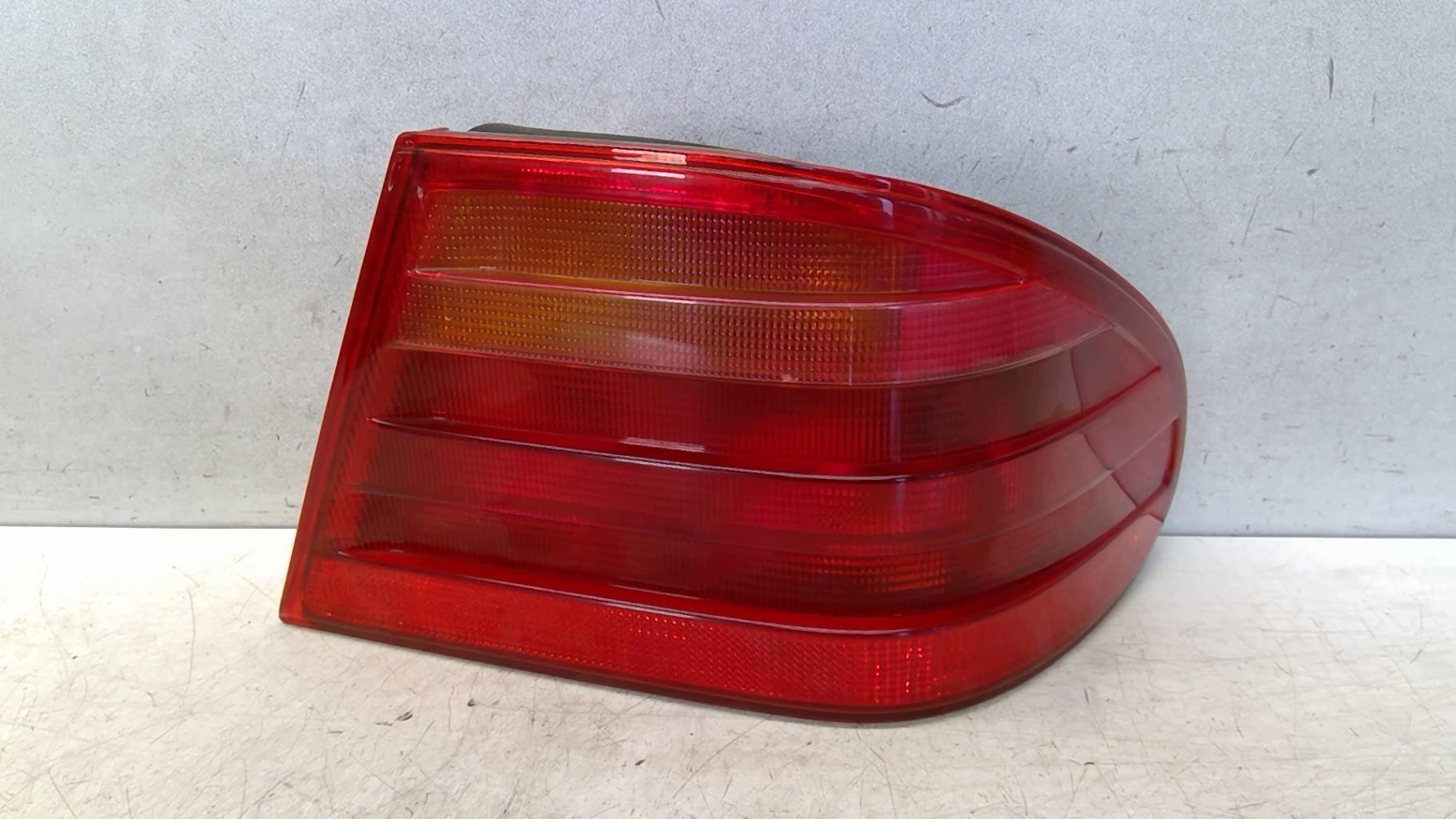 Fanale posteriore principale destro (luci) MERCEDES CLASSE E 210 PHASE 1 Diésel - 1