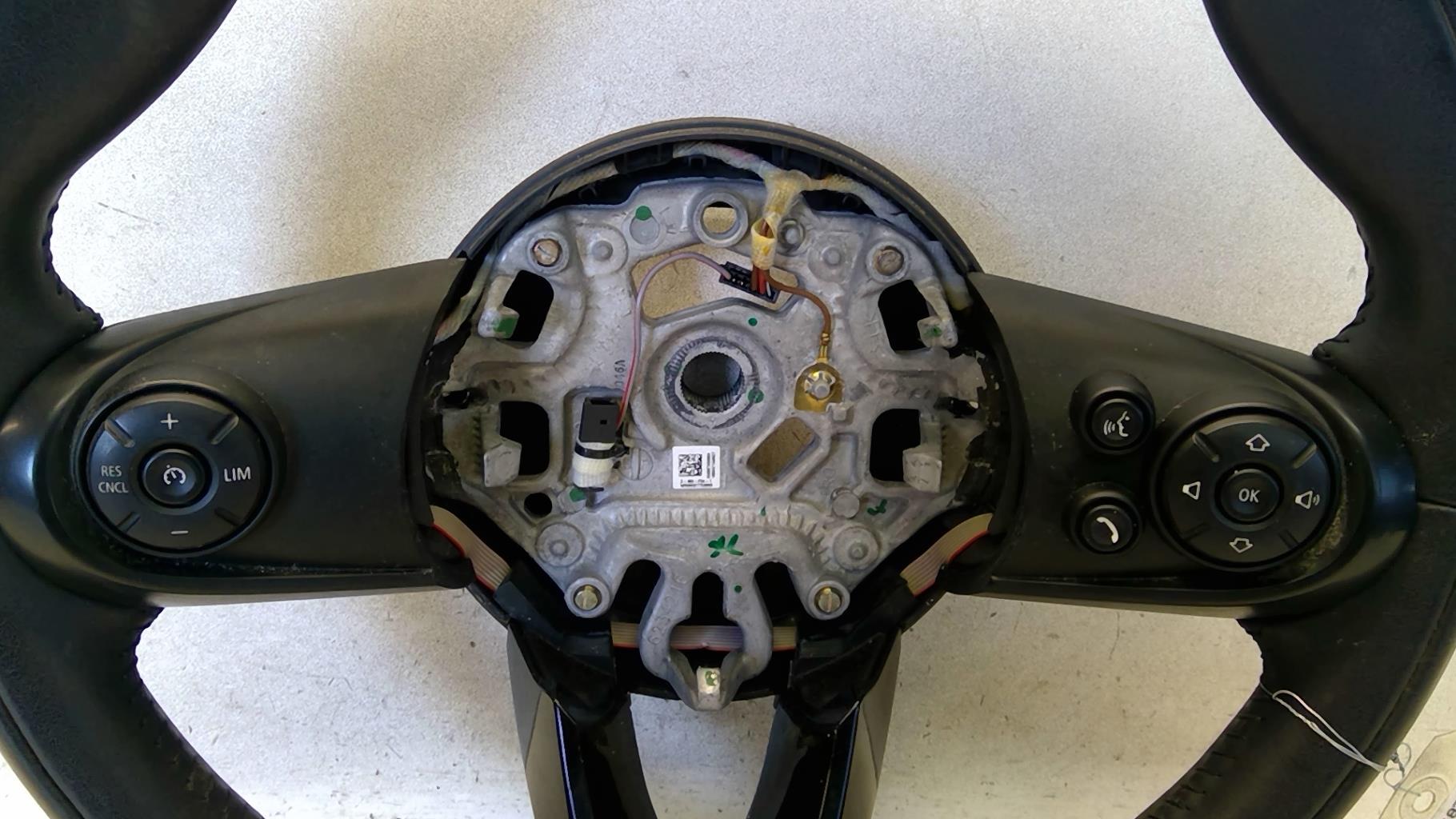 Volant MINI MINI 3 F55 PHASE 1 Essence - 1