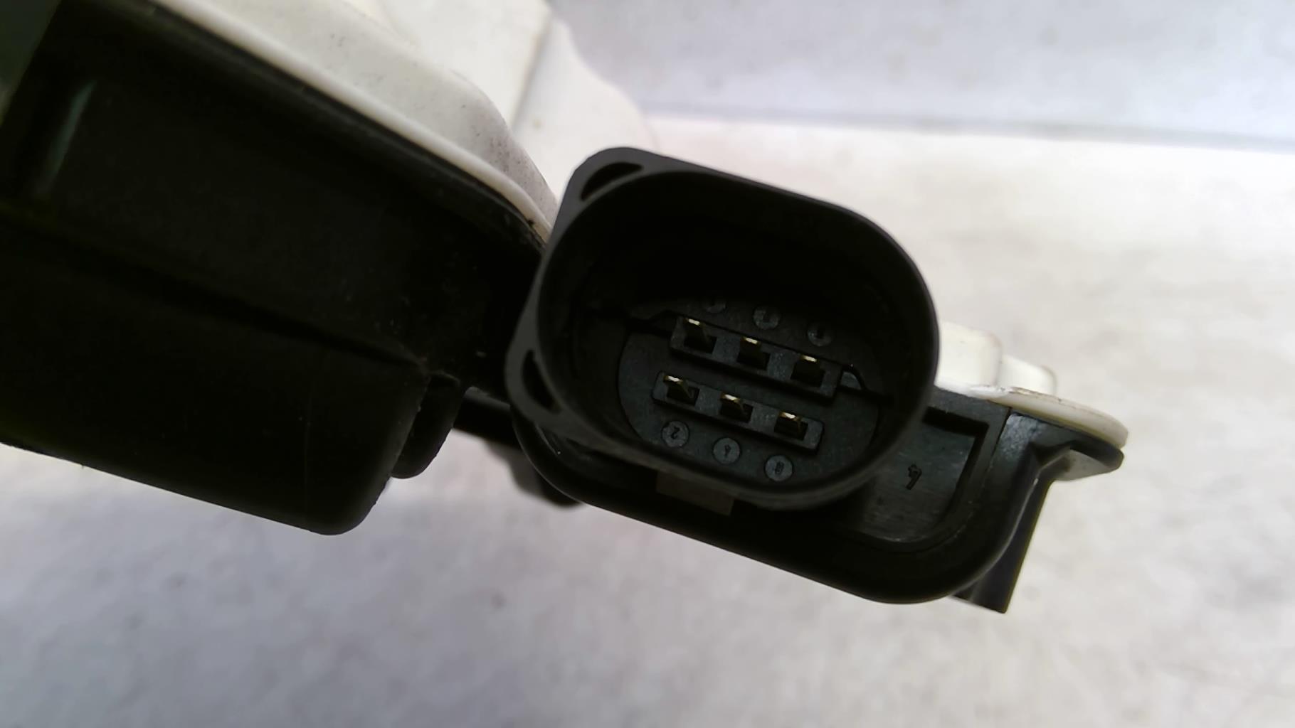 Serrure avant droit VOLKSWAGEN SCIROCCO 3 PHASE 1 COUPE Essence - 1