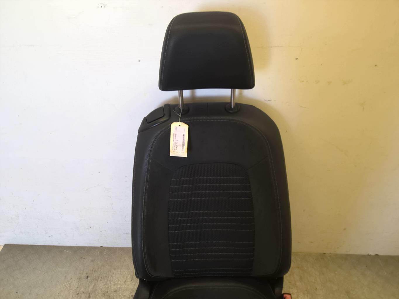 Siege avant droit VOLKSWAGEN SCIROCCO 3 PHASE 1 COUPE Essence - 1