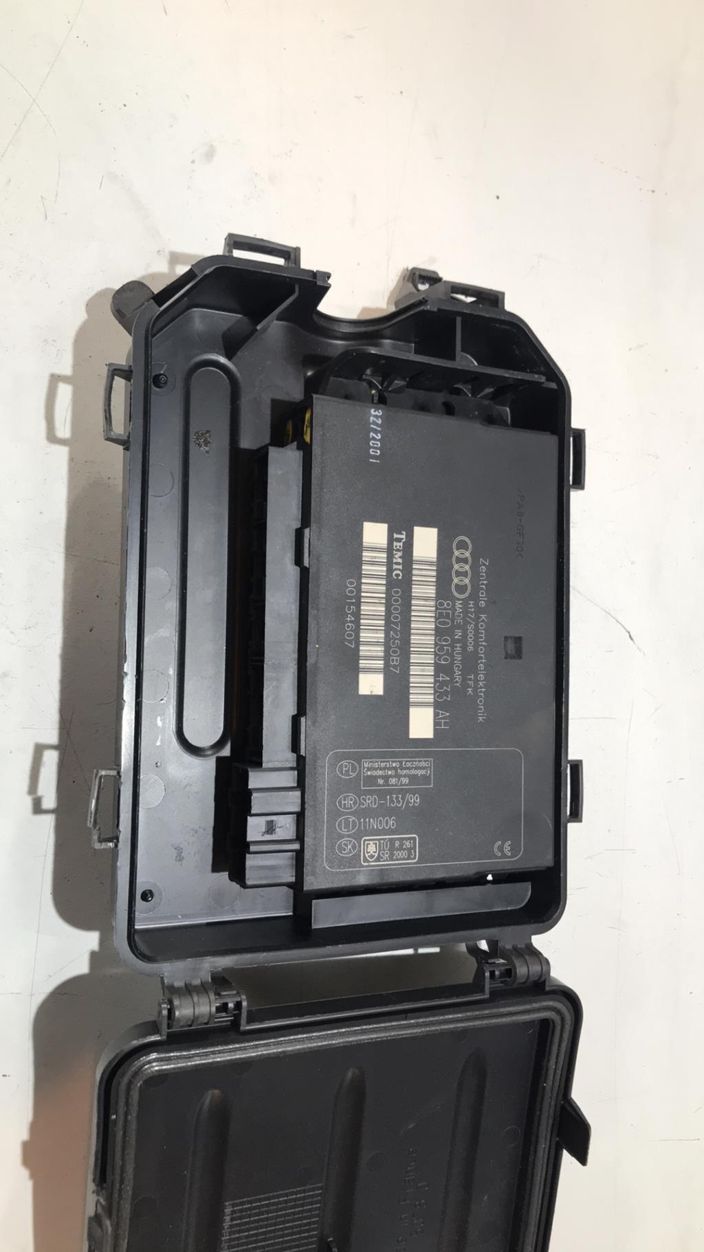 Boitier de centralisation AUDI A4 1 PHASE 2 Essence - 1