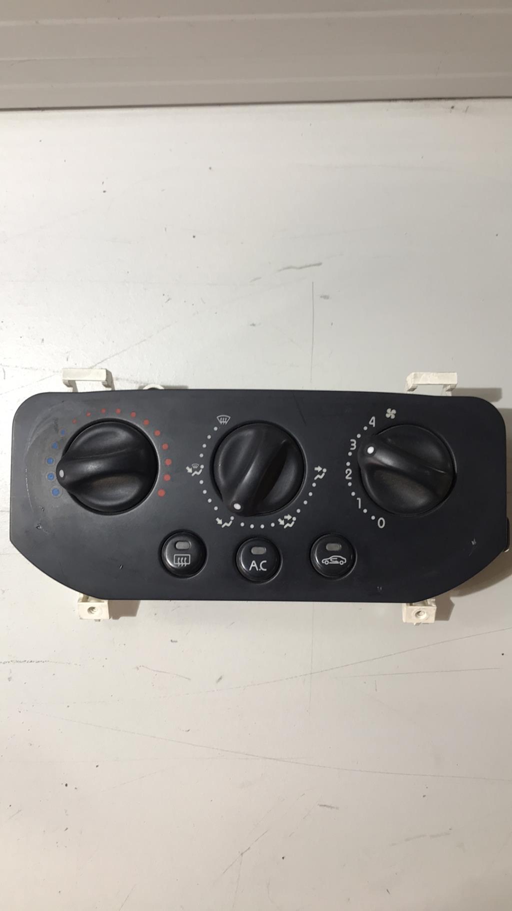 Commande chauffage RENAULT CLIO 2 Diesel - 1