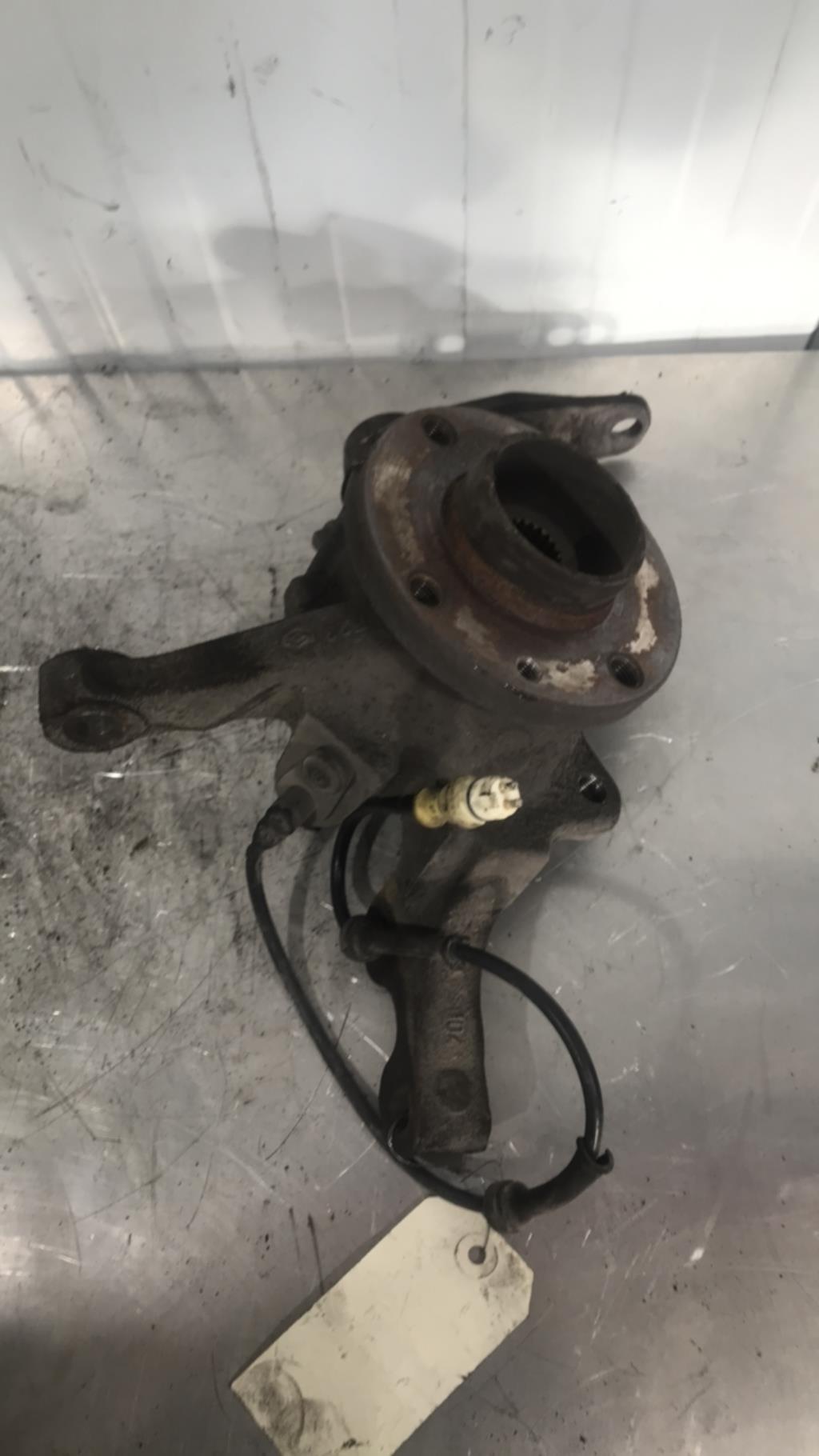 Fusee avant gauche RENAULT CLIO 2 PHASE 2 Diesel - 1