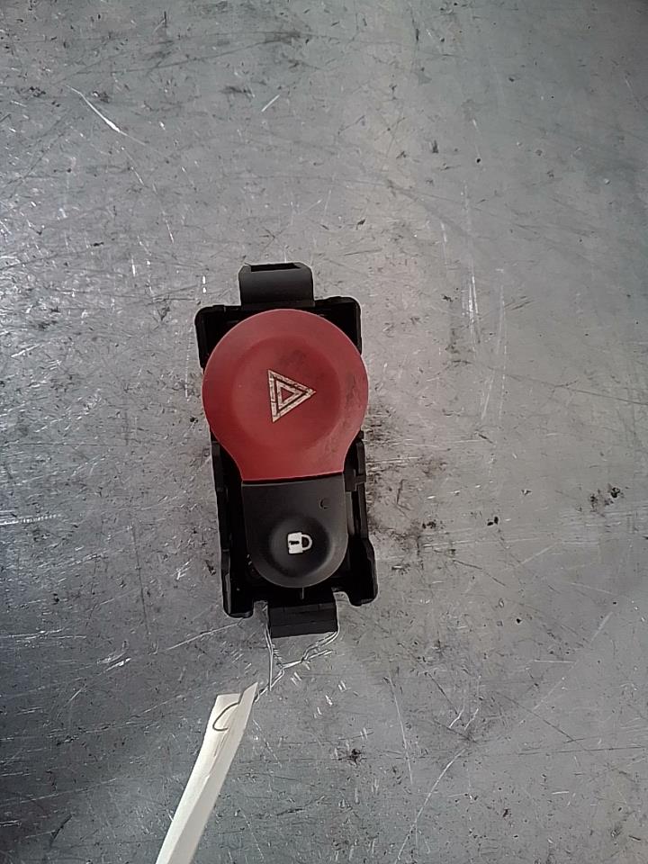 Bouton de warning RENAULT CLIO 3 PHASE 1 Diesel - 1