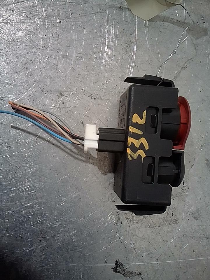 Bouton de warning RENAULT CLIO 3 PHASE 1 Diesel - 1