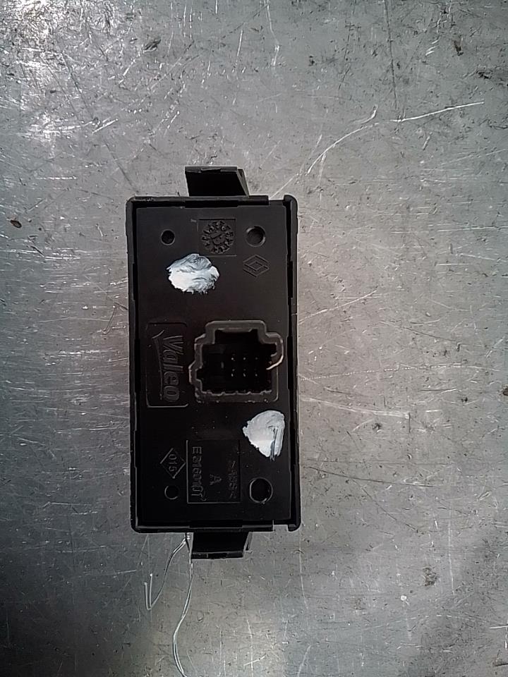 Bouton de warning RENAULT KANGOO 2 PHASE 2 Diesel - 1