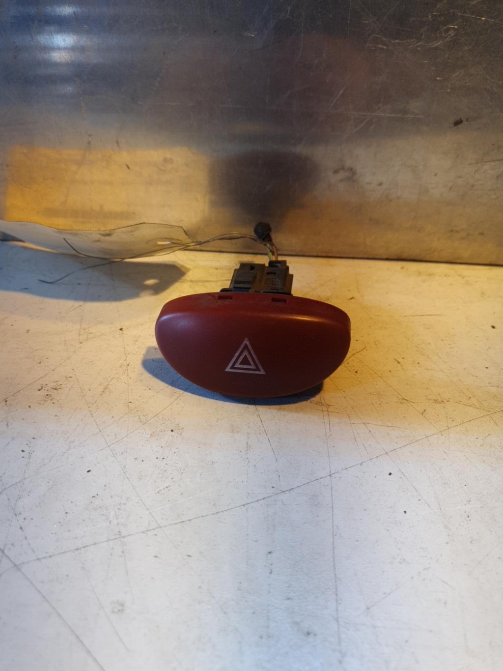 Bouton de warning PEUGEOT 206 PHASE 2 Diesel - 1
