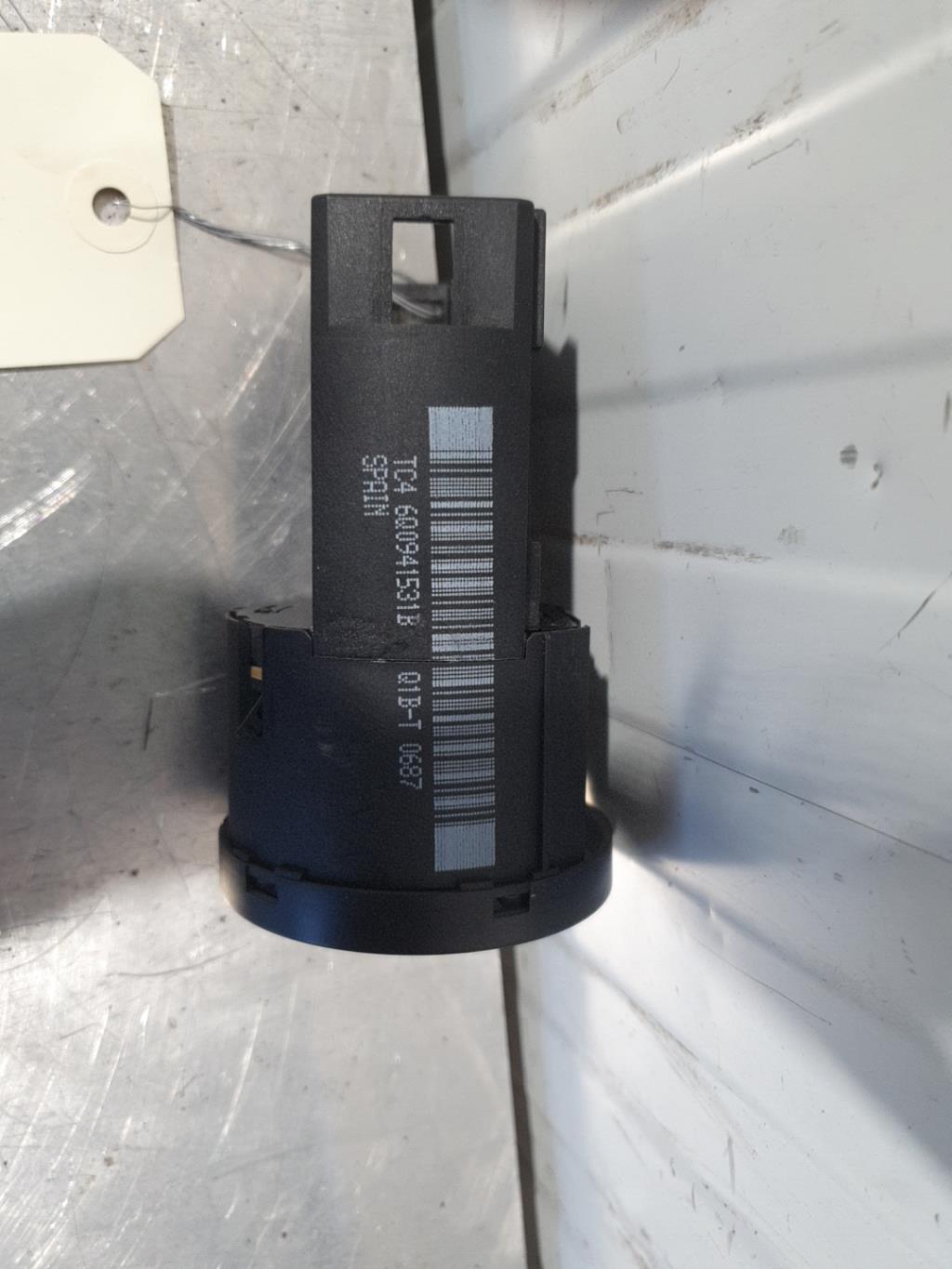 Commande de phare VOLKSWAGEN POLO 4 PHASE 2 Essence - 1