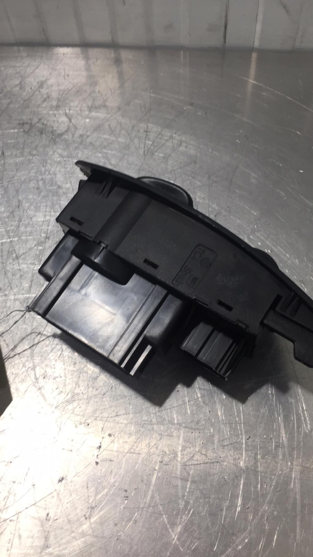 Commande de phare VOLKSWAGEN POLO 3 PHASE 1 Essence - 1