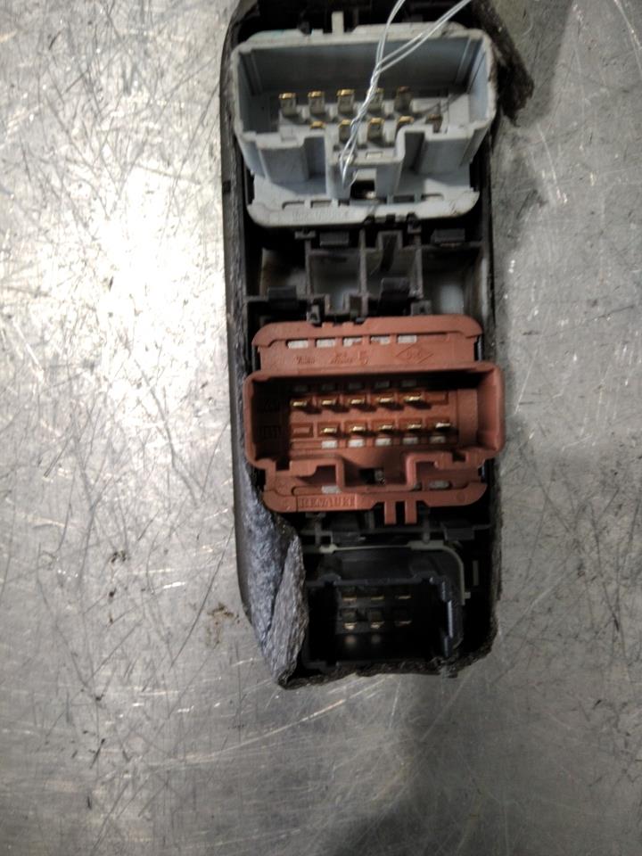 Interruptor de elevalunas RENAULT CLIO 3 PHASE 2 BREAK Diésel - 1