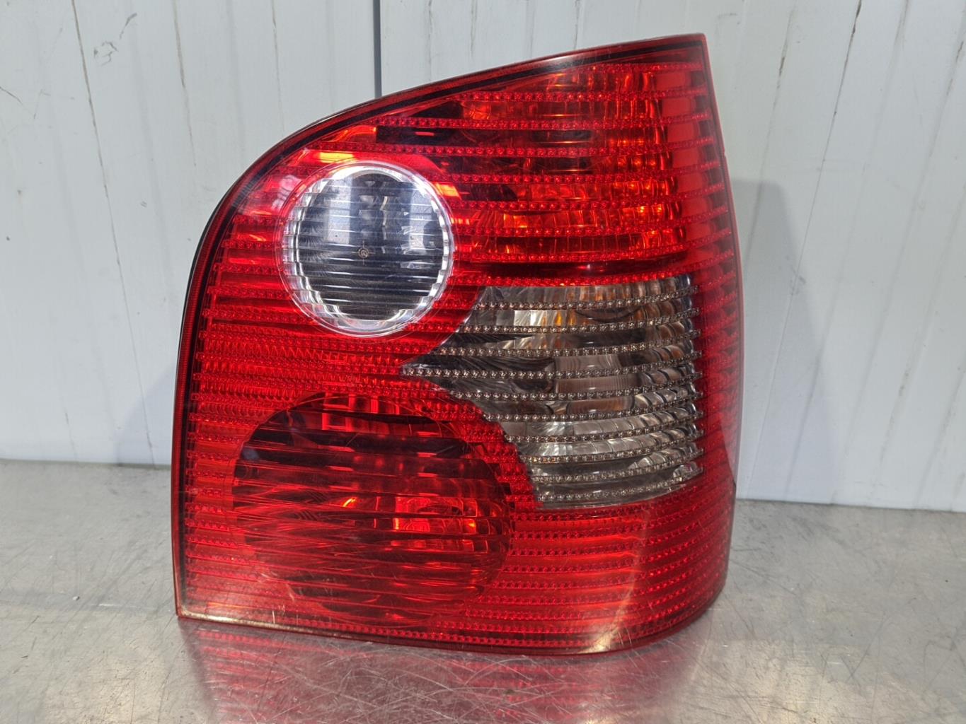 Fanale posteriore principale destro (luci) VOLKSWAGEN POLO 4 PHASE 1 Gasolina - 1